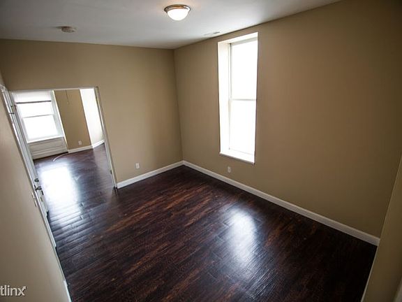 3rd image of 1900 Wyoming St