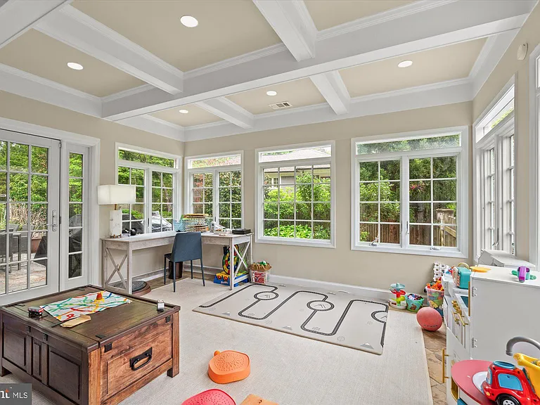 3701 Blackthorn Ct — Photo 30