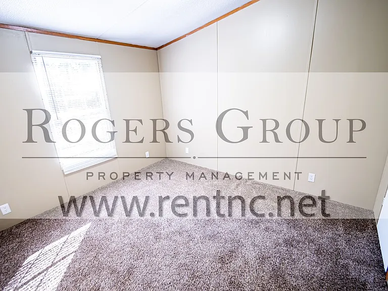 505 Tower Ln — Photo 9