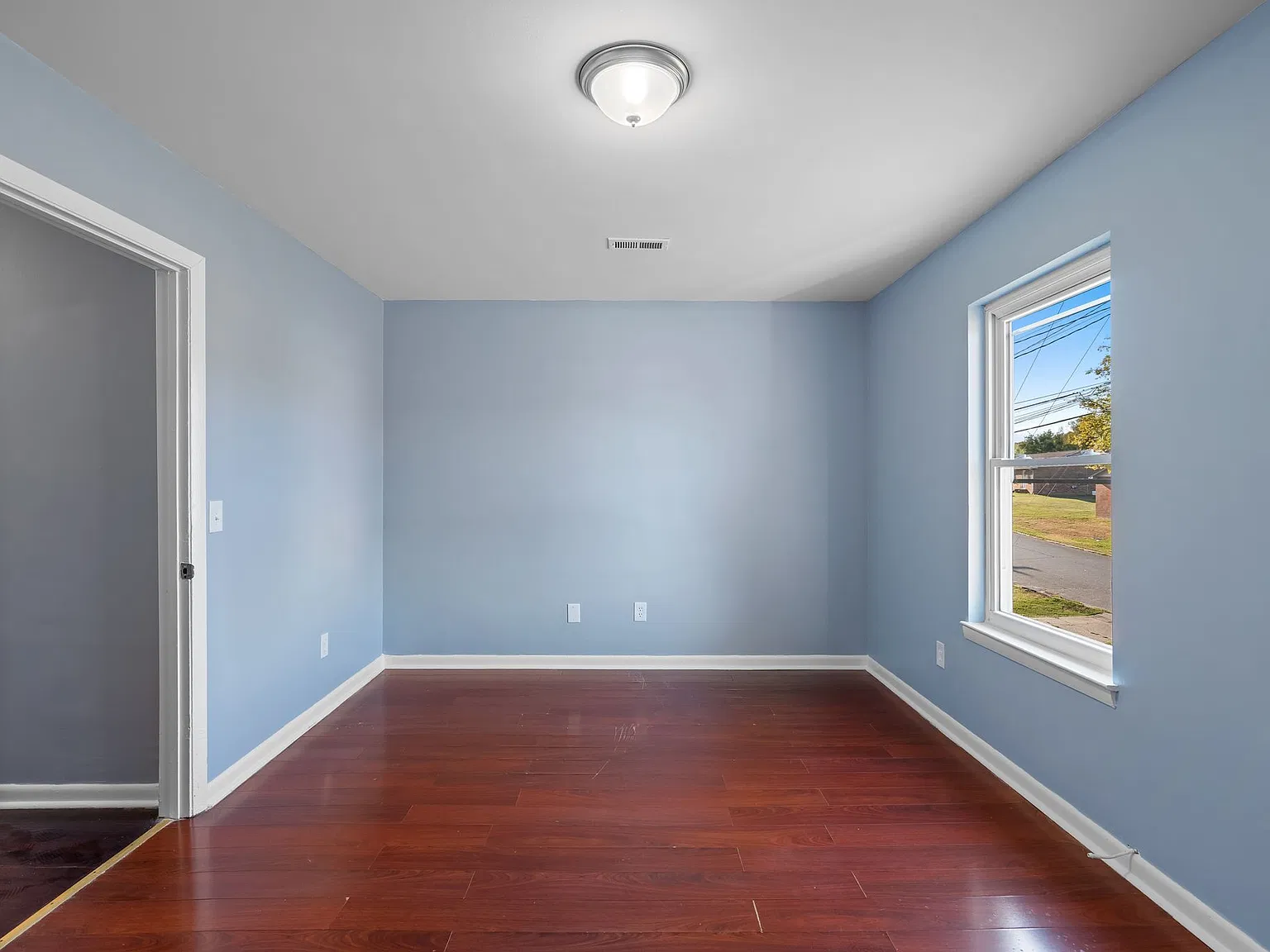 3 bed, 1.5 bath, 1340 sqft, $1,700 — Photo 4