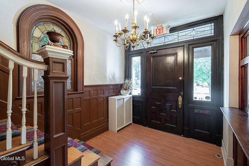 4th image of 701 Union Street