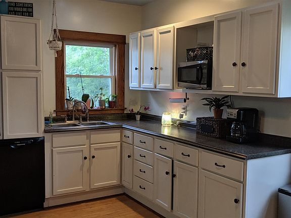 2nd image of 337 Fisher St