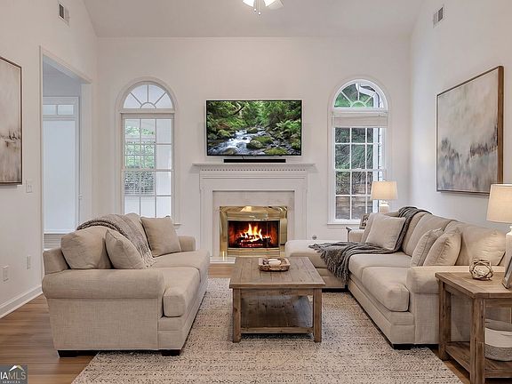 5th image of 457 Crestview Dr