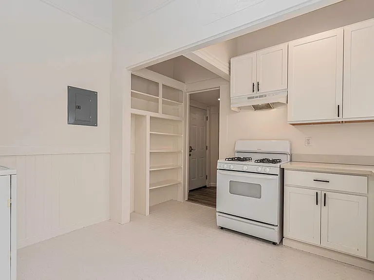 2108 San Antonio Ave #6 - Studio | 1 Bath | Upper Unit | In Home Washer And Dryer — Photo 5