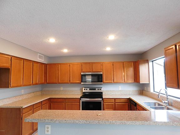 5th image of 8909 W Cambridge Ave