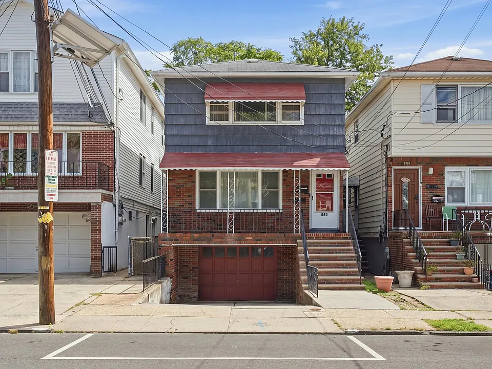 696 Avenue E #1