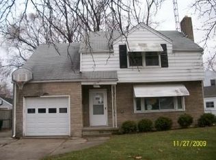 641 Robindale Ave, Oregon, OH 43616