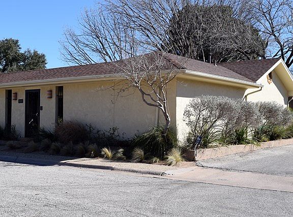 2nd image of 3401 Sequoia Cir