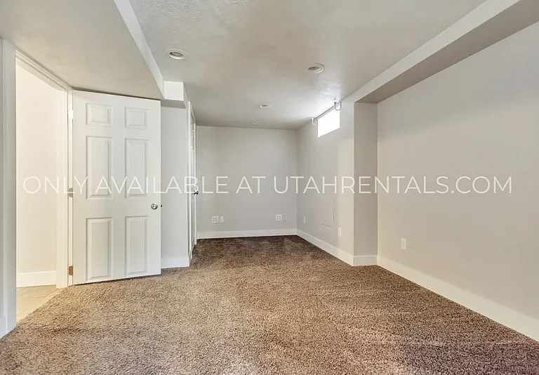 411 W Main St — Photo 28
