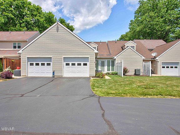 3rd image of 404 Wyndham Ct