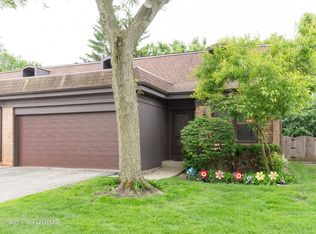 2741 Wilshire Ln, Northbrook, IL