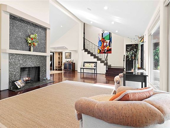 4th image of 5533 Mammoth Ave
