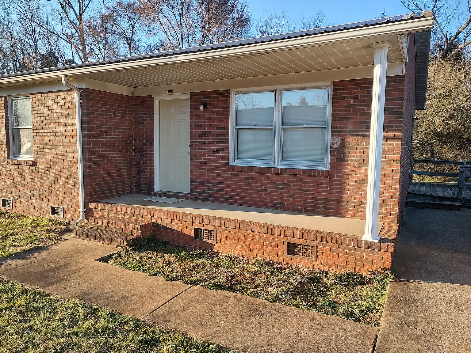 2 bed, 900 sqft, $1,300 — Photo 1