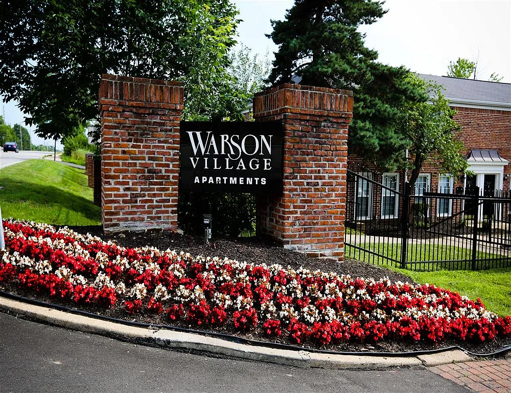 Warson Village Townhomes — Photo 2