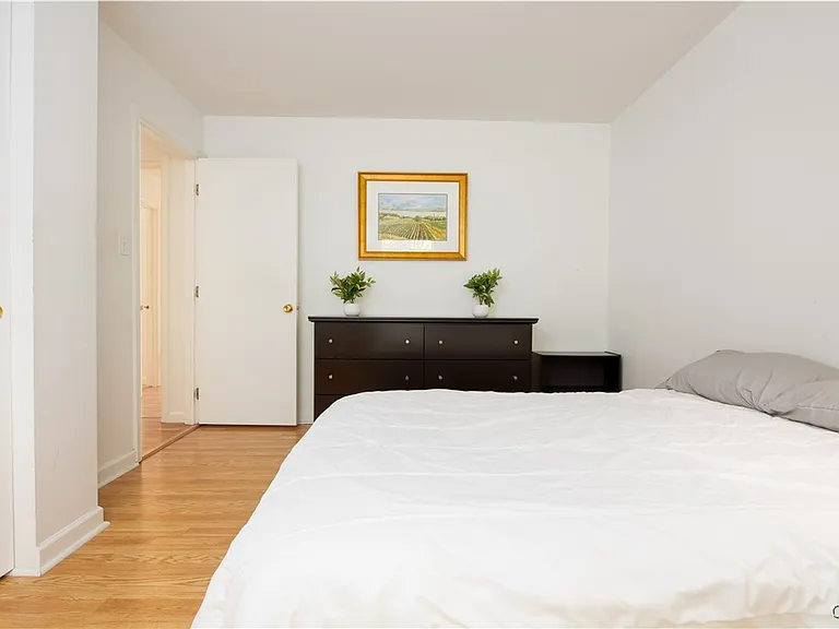 871 Franklin St — Photo 18
