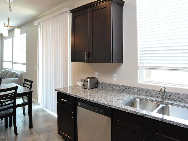 1218 E Blacklidge Dr — Photo 30