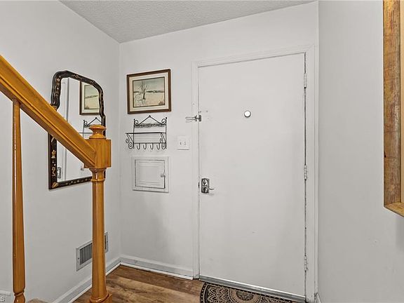 5th image of 101 Oxford Pl APT 8