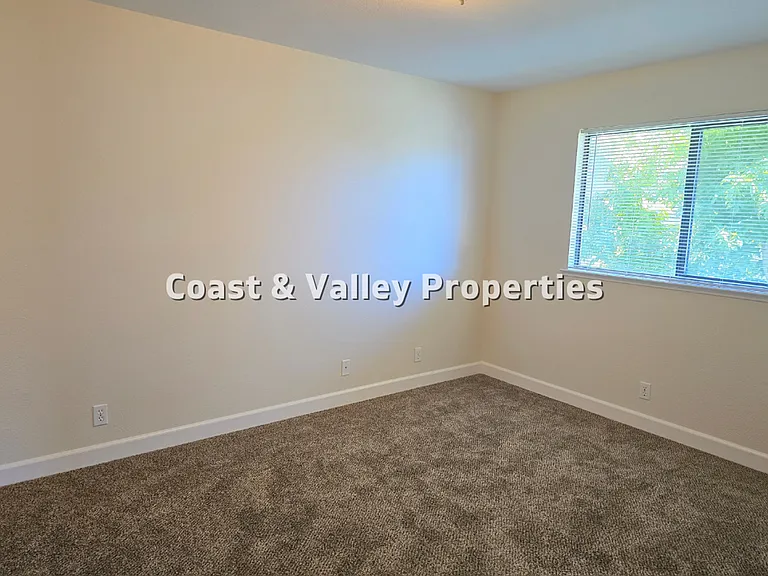 776-780 Nacional Ct — Photo 11