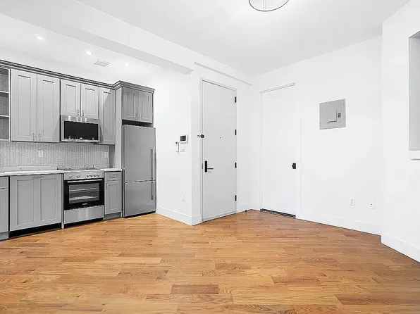 677 Vanderbilt Avenue image 1 of 6