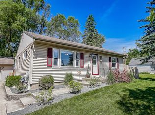 1421 S 166th St, New Berlin, WI 53151