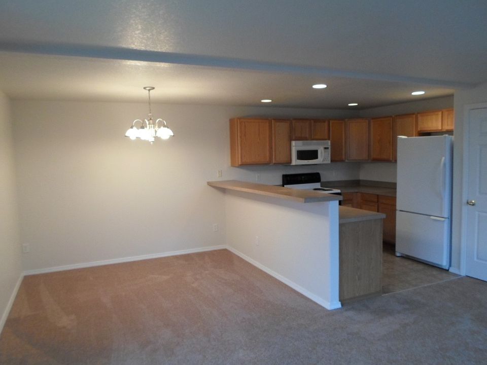 2nd image of 4125 Boxberry Ct NE