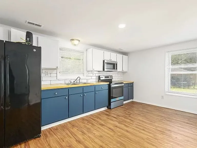 2528 Glenbrook Dr — Photo 4