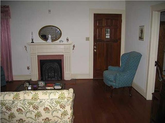 3rd image of 2415 N University Ave
