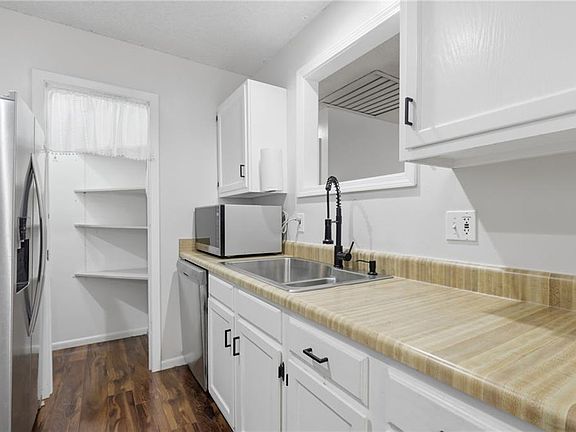 5th image of 10806 Westgate Rd