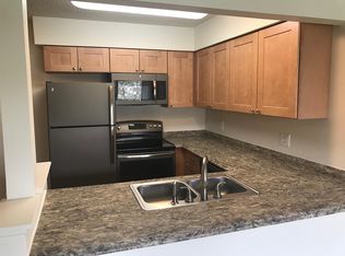 890 N York Dr APT 8, Essexville, MI 48732