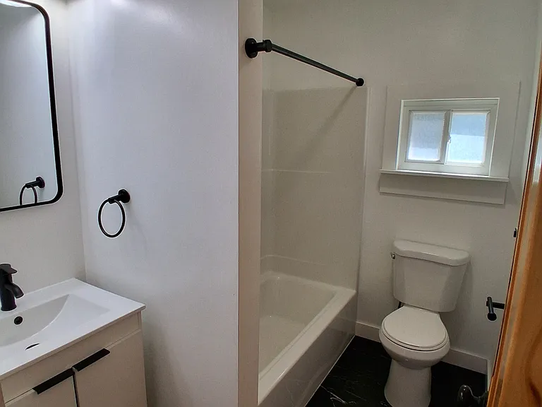 4 115th St #2R — Photo 2