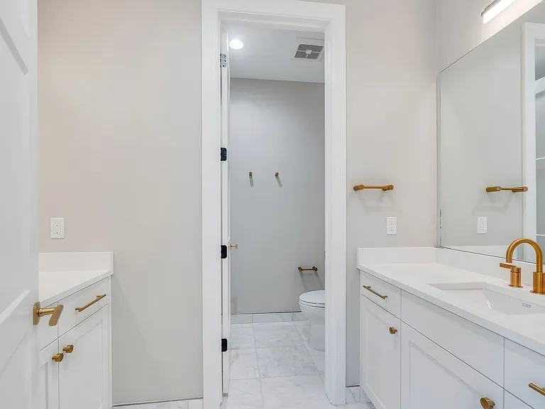 Jocelyn Court Townhomes — Photo 40