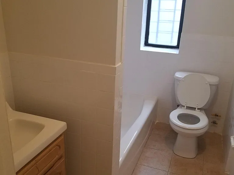 1520 Sheridan Ave — Photo 8