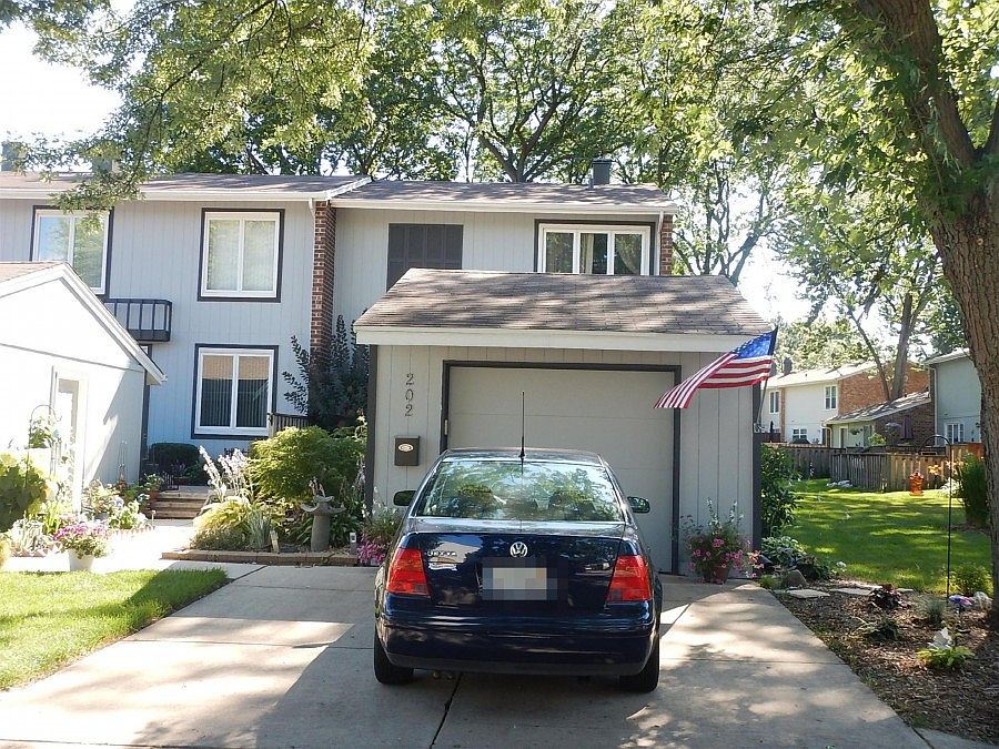 1st image of 202 Lakeshore Ln