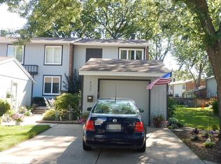 202 Lakeshore Ln, Bloomingdale, IL
