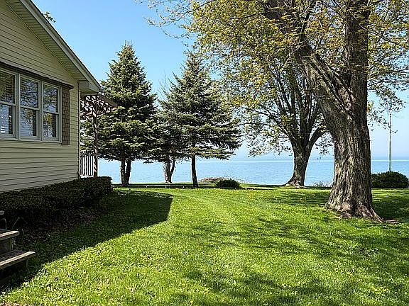 4th image of 9545 Somerset Dr