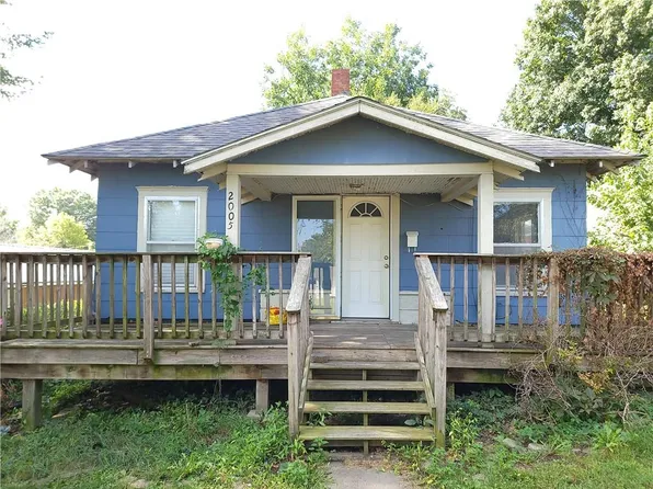 2005 McKinley St, Lexington, MO 64067