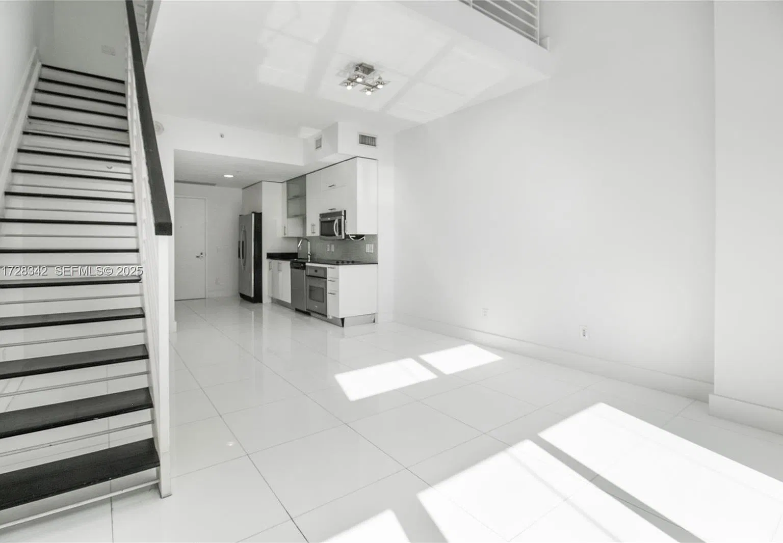 1 bed, 1.5 bath, 784 sqft, $2,750 — Photo 2