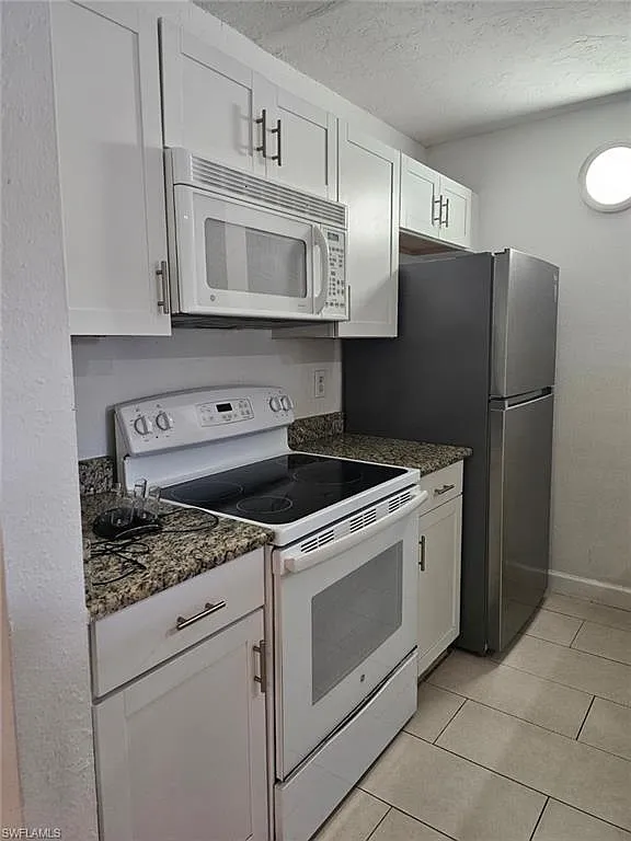 2 bed, 2.0 bath, 974 sqft, $1,950 — Photo 2