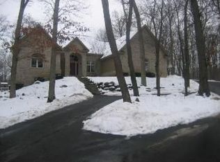 2849 Towering Oaks Dr, White Lake, MI