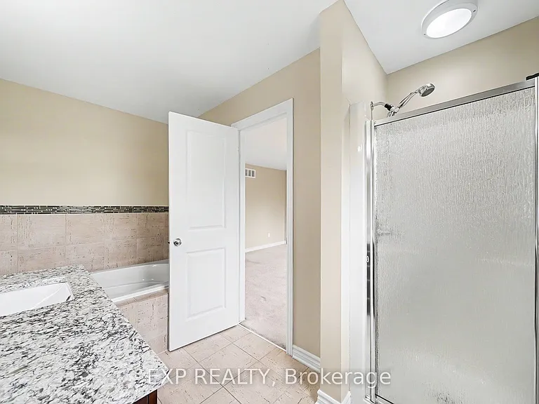 472 Temiskaming Cres — Photo 17