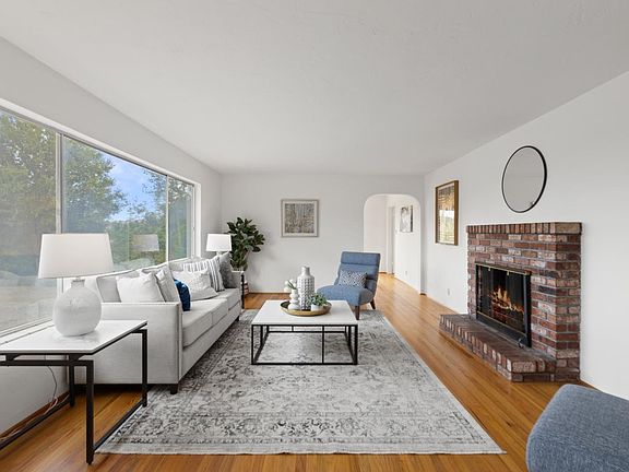 4th image of 19517 Mockingbird Hill Ln
