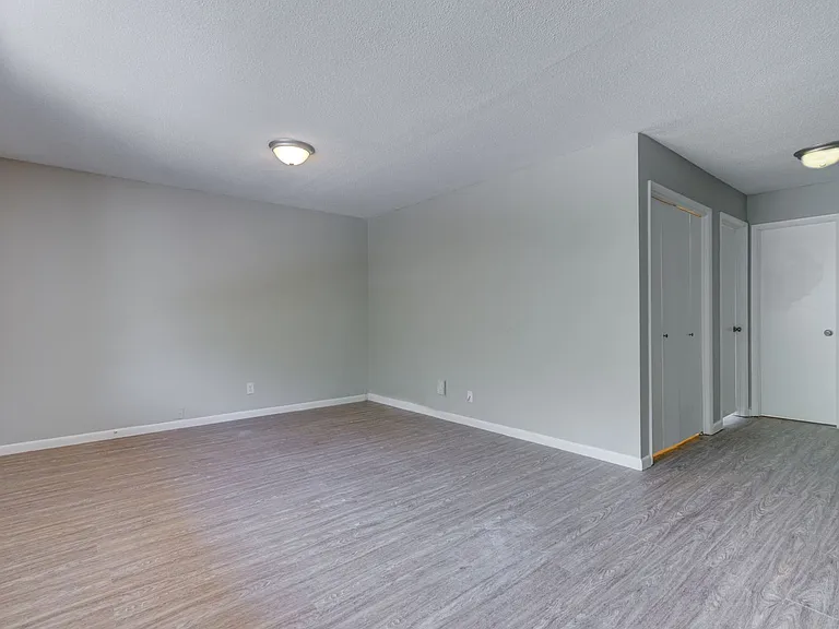 The Azalea: 1 & 2 Bedroom Apartments — Photo 20