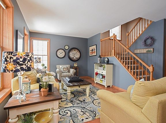 3rd image of 756 Walton Ln