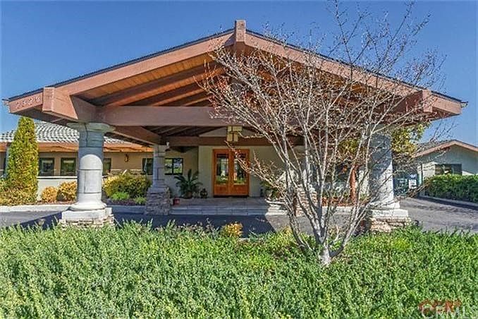 Dramatic Covered Entry Driveway