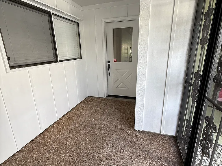 84 Lake Fairgreen Cir — Photo 3