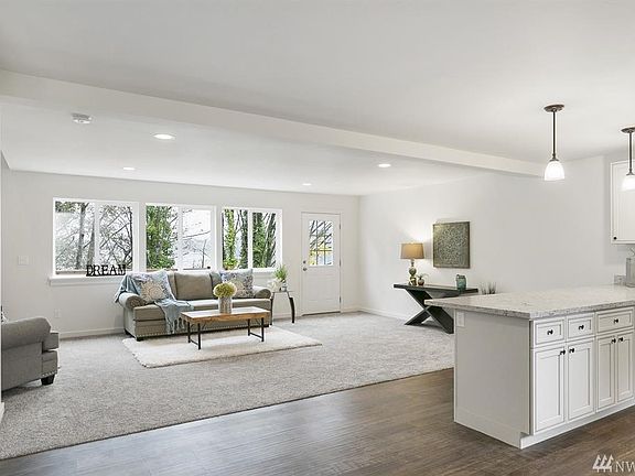 4th image of 1960 Vista Ln W