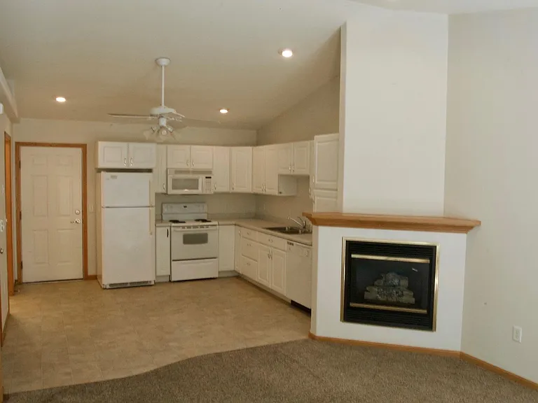 3330-40 Bluebird Ct — Photo 4