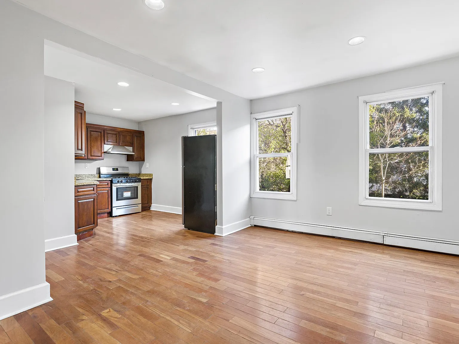 2 bed, 1.0 bath, $2,350 — Photo 3