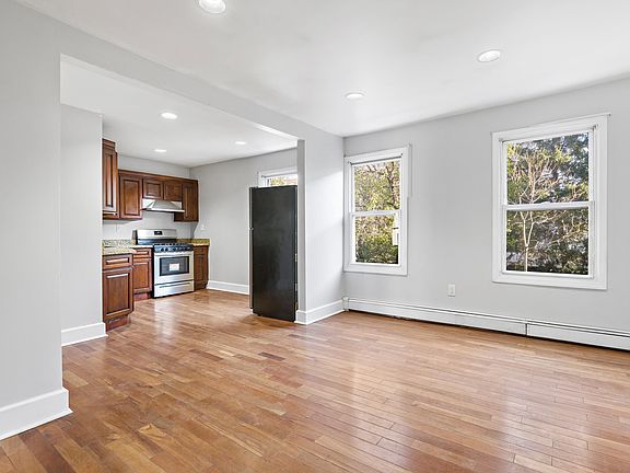 3rd image of 36 Perry St #2