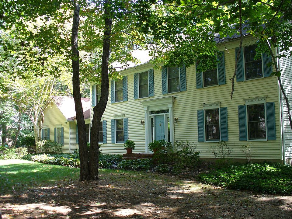 Spacious 5BR Colonial